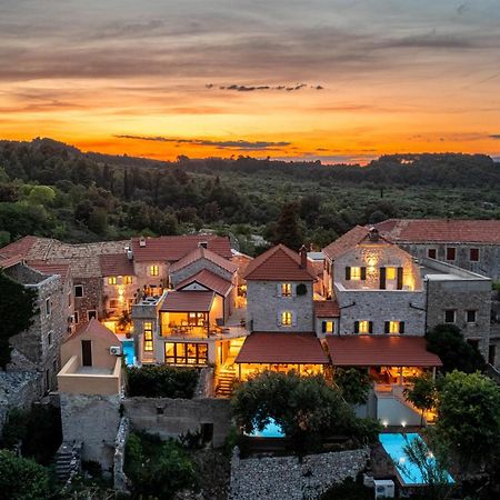 Dvor Pitve Villas 耶尔萨 外观 照片