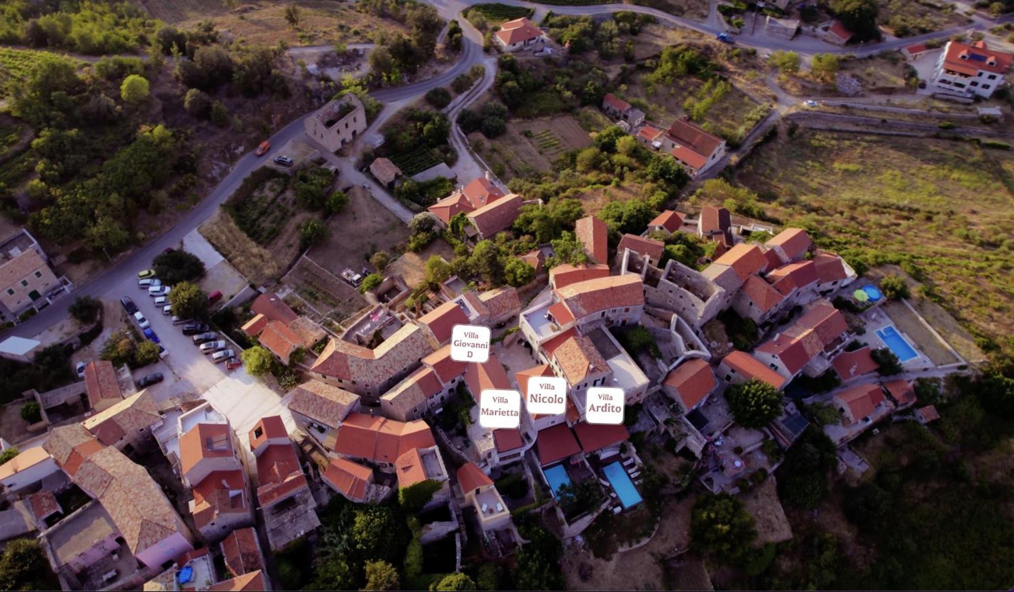 Dvor Pitve Villas 耶尔萨 外观 照片