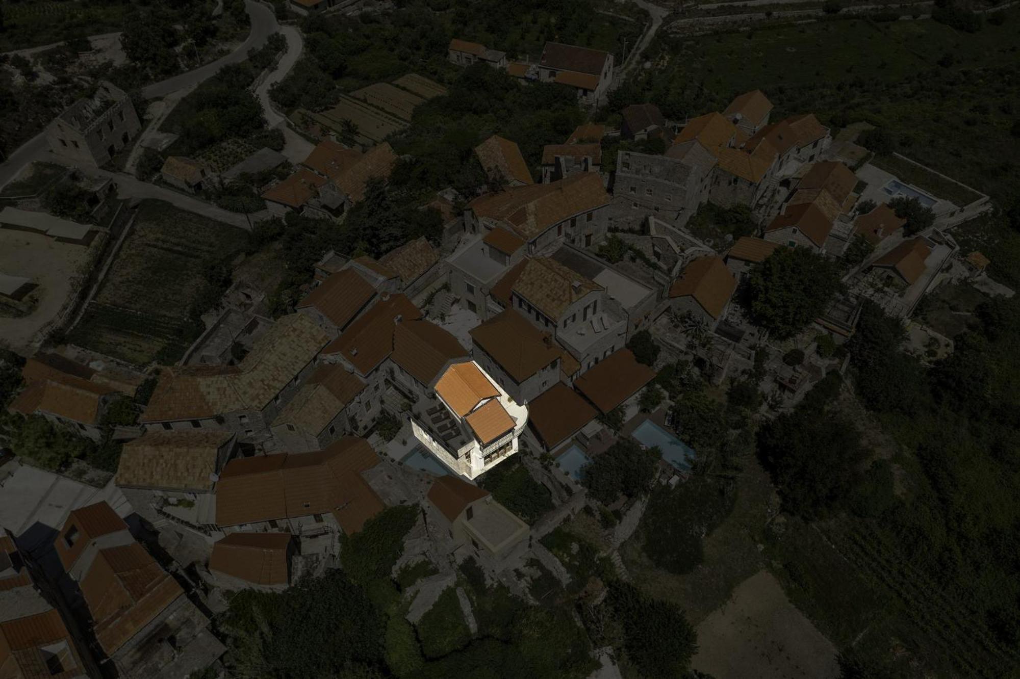 Dvor Pitve Villas 耶尔萨 外观 照片