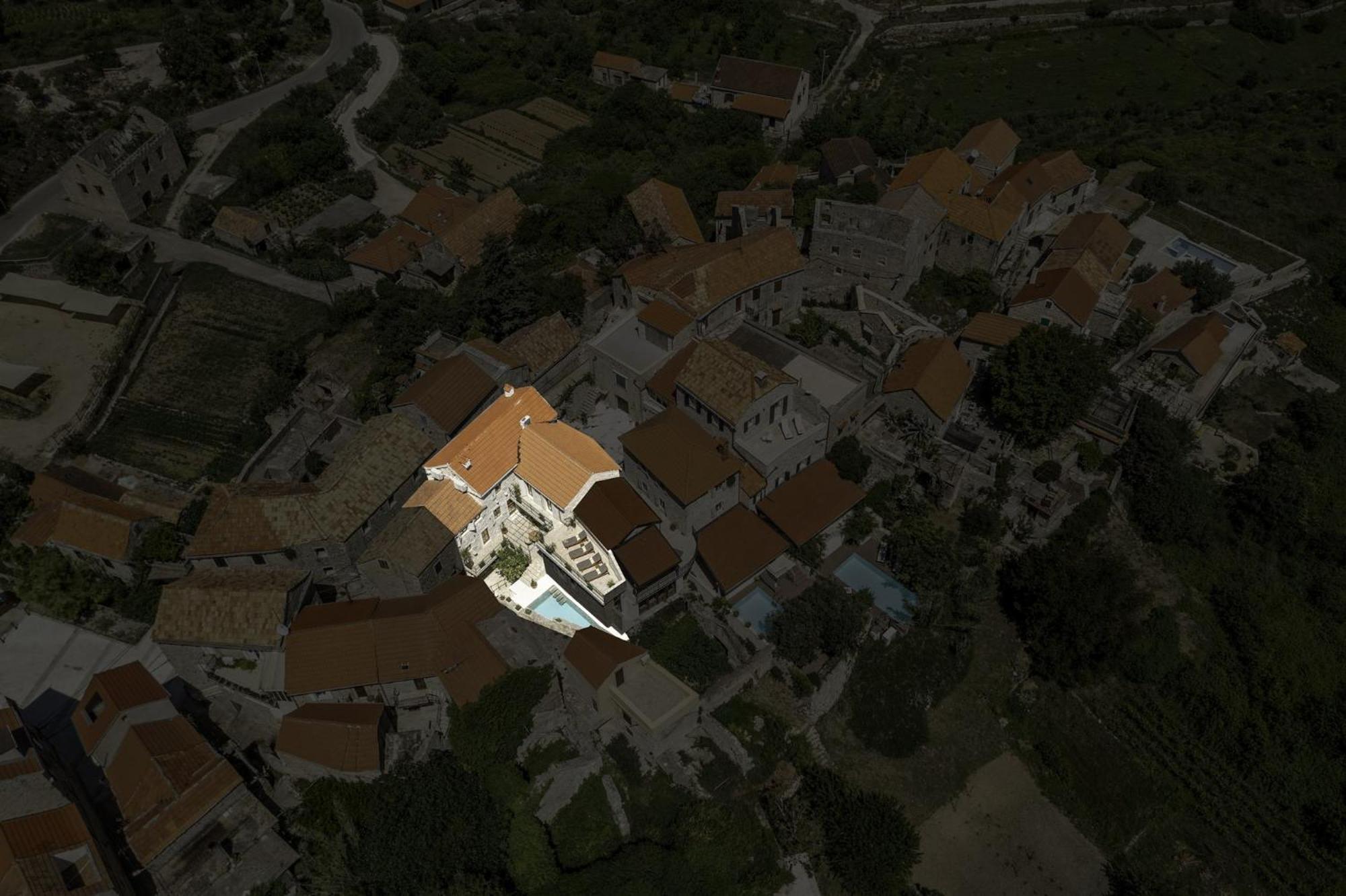 Dvor Pitve Villas 耶尔萨 外观 照片