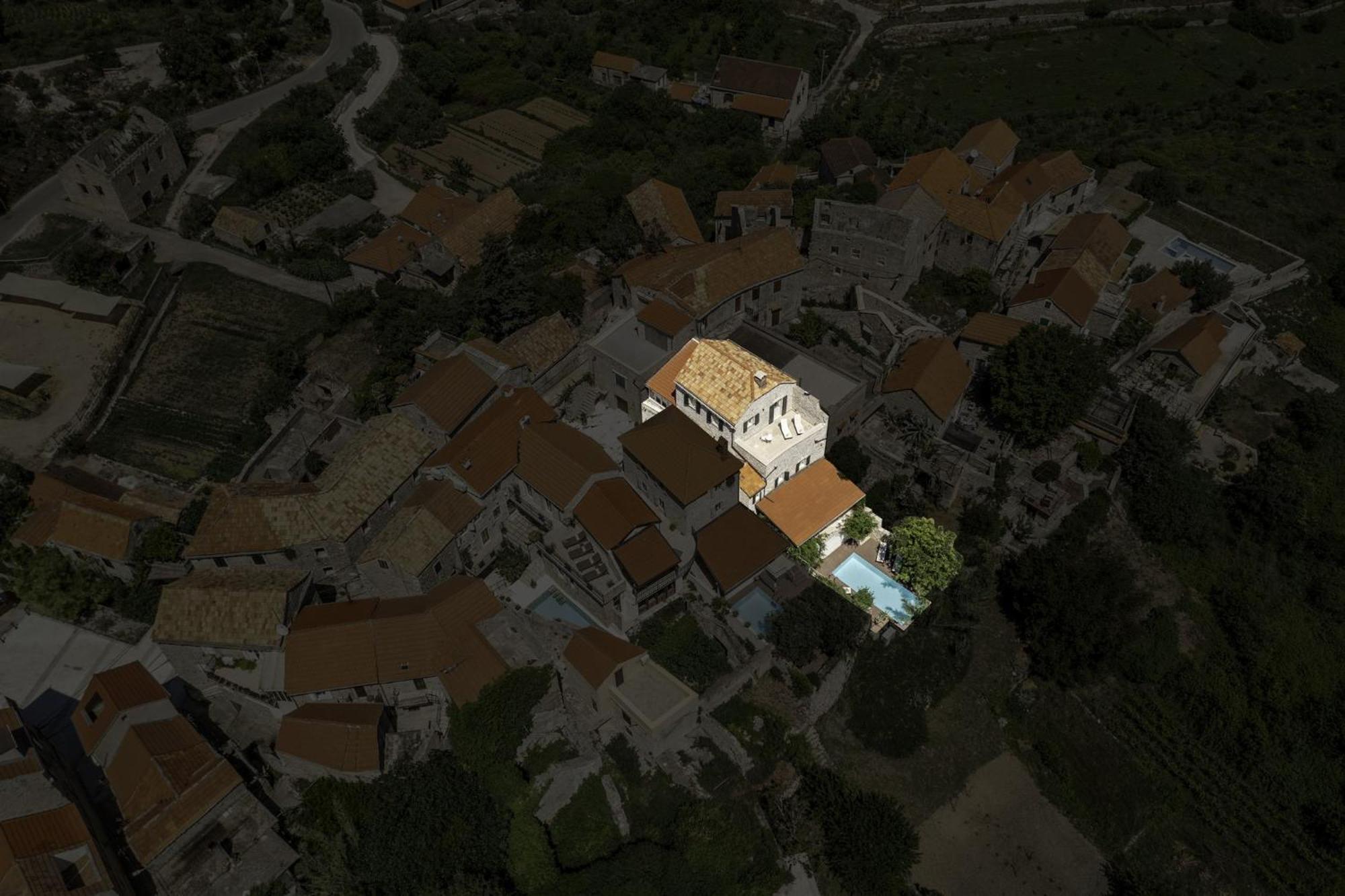 Dvor Pitve Villas 耶尔萨 外观 照片