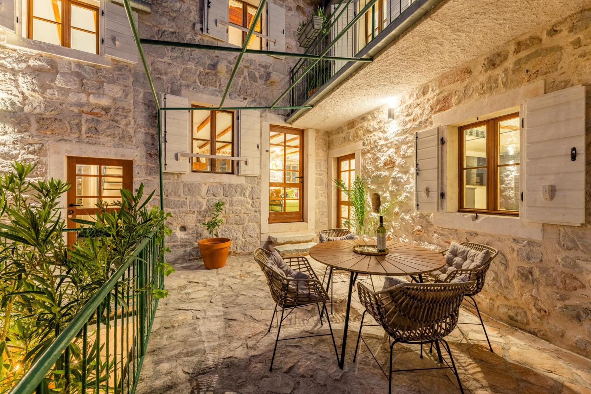 Dvor Pitve Villas 耶尔萨 外观 照片
