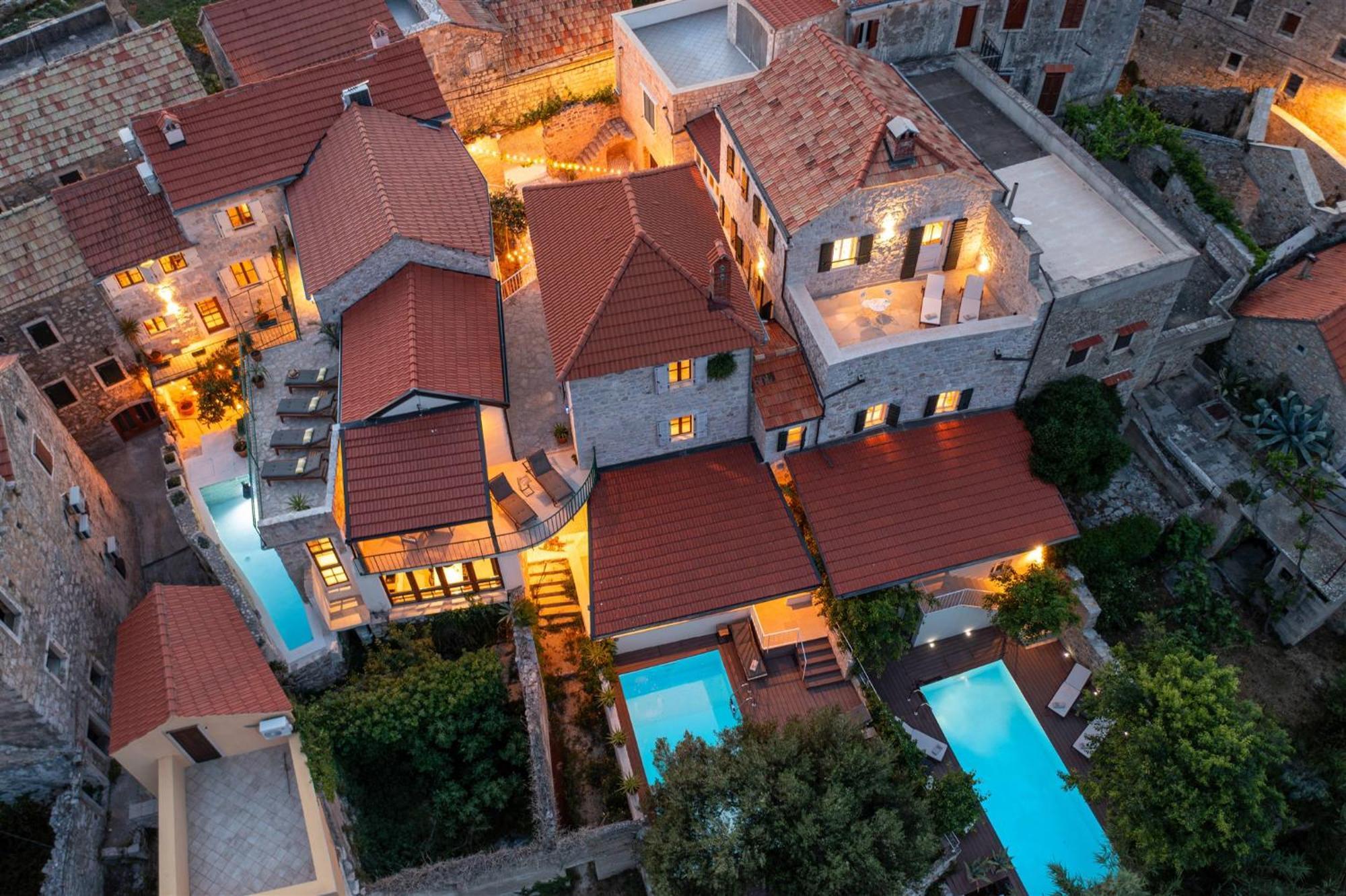 Dvor Pitve Villas 耶尔萨 外观 照片